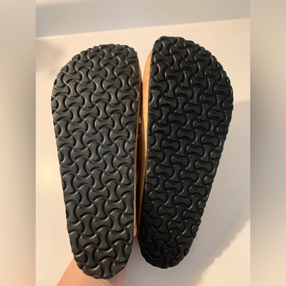 NWOT Calceo Butterflied Patterned Clogs Size 11 - Picture 3 of 4